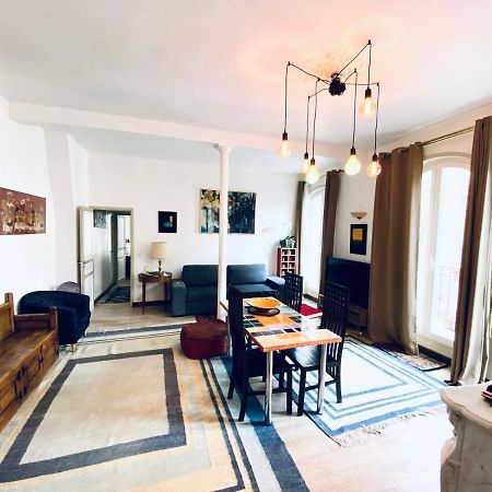 Romantic Apartment In Париж Екстериор снимка