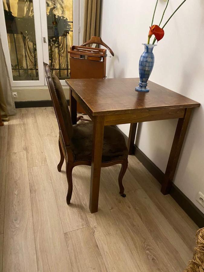 Romantic Apartment In Париж Екстериор снимка