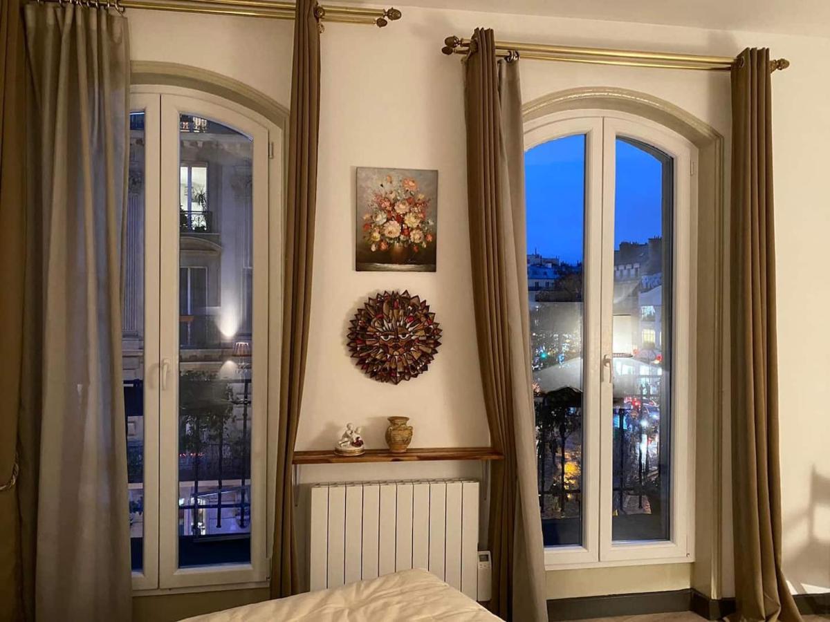Romantic Apartment In Париж Екстериор снимка