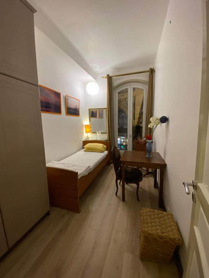 Romantic Apartment In Париж Екстериор снимка