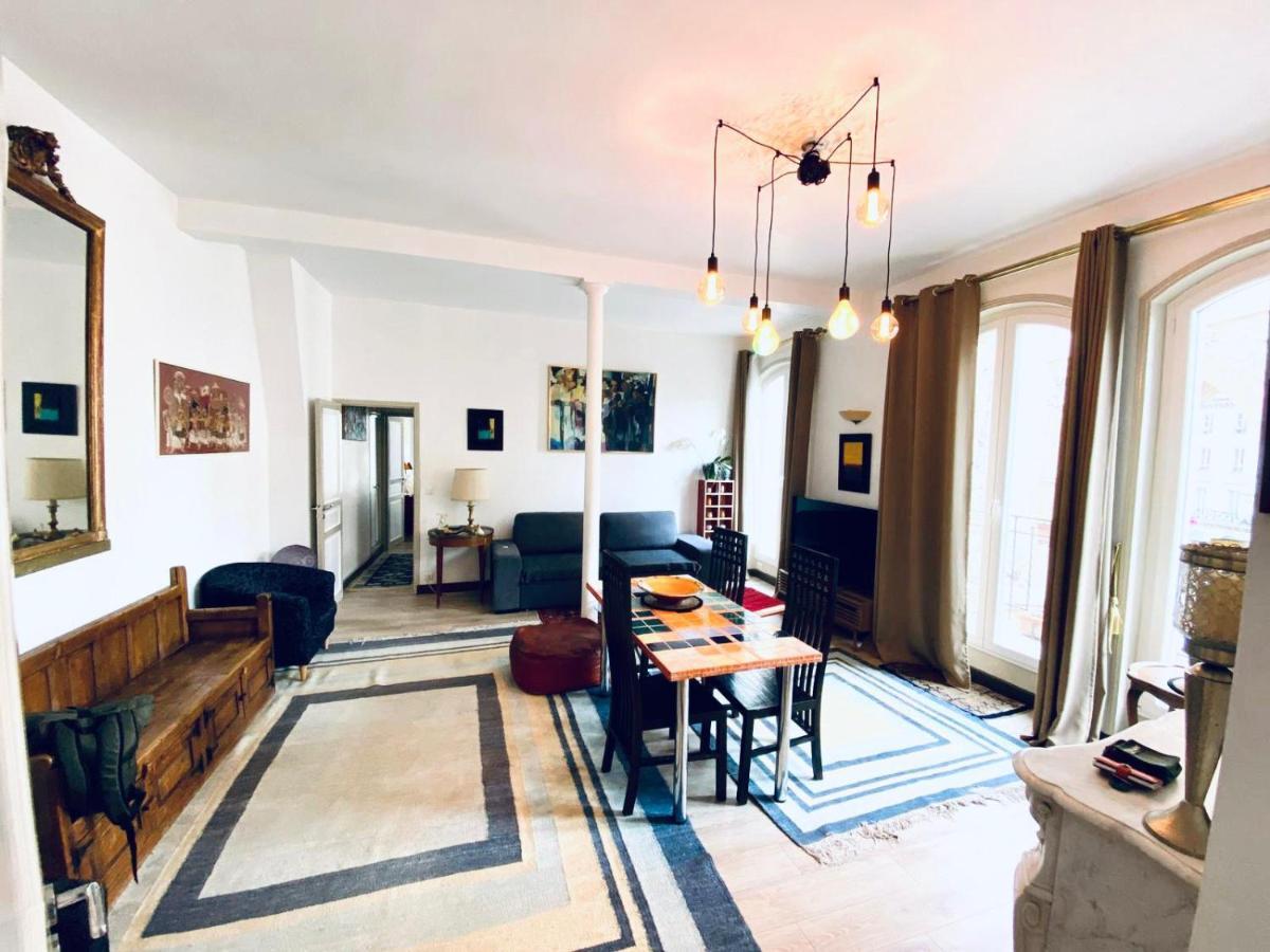 Romantic Apartment In Париж Екстериор снимка