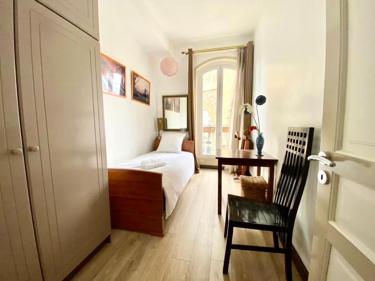 Romantic Apartment In Париж Екстериор снимка